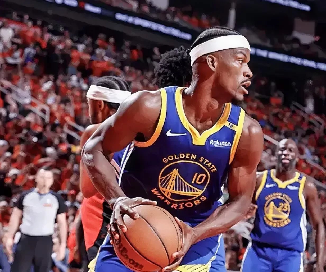 开云体育-巴特勒重返赛场，战术调整首场状态出色，DWG观众沸腾！-开云体育