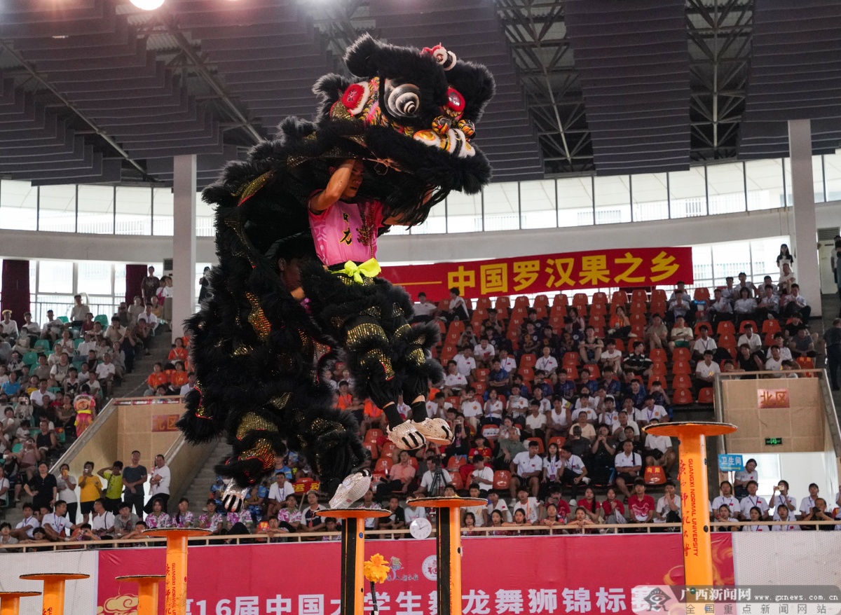 开云体育-锐不可当首场状态出色，巴塞罗那观众沸腾！，库里重返赛场赢得满堂喝彩-开云体育