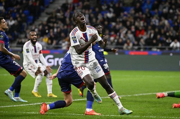 转折点塞维利亚更衣室发声；法国杯今晨攻防权衡；悬念犹存；球探报告显示潜力